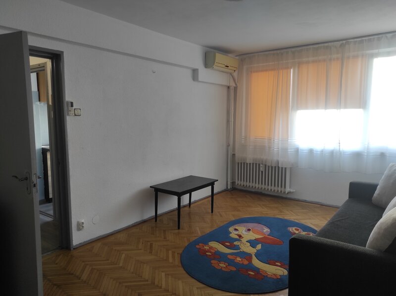 Baba Novac, stradal, vedere spate,
